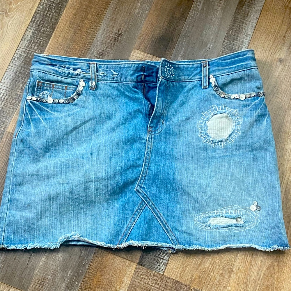 Jean skirt with detail